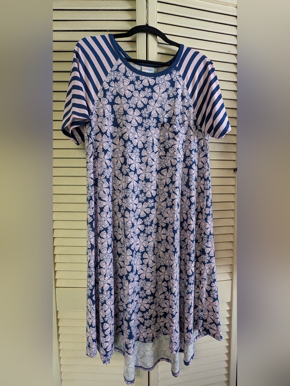 LuLaRoe Navy and Light Pink Floral Raglan Carly Swing Dress